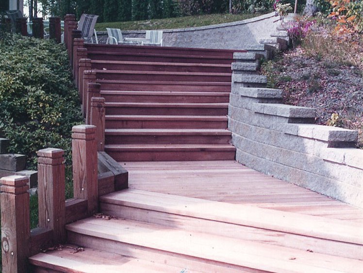 dfluid step design integrated with retaining wall